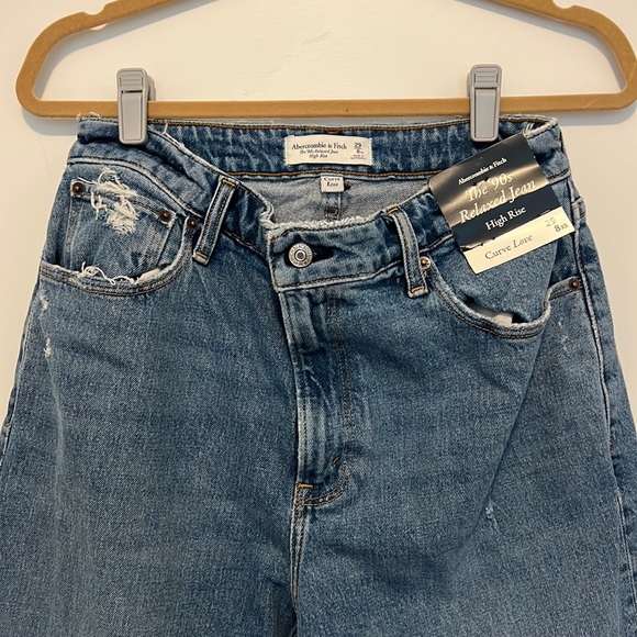 Abercrombie & Fitch Denim - Abercrombie ‘90s High Rise Relaxed Jean, new with tags!